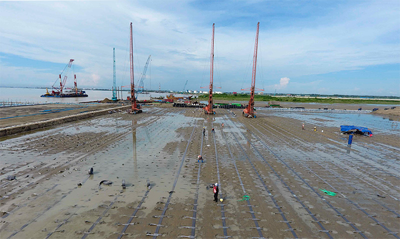 ジオドレーン工法の施工風景