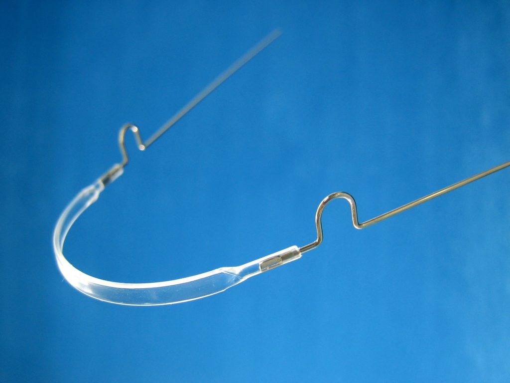 歯列矯正器具|Q.C.M.